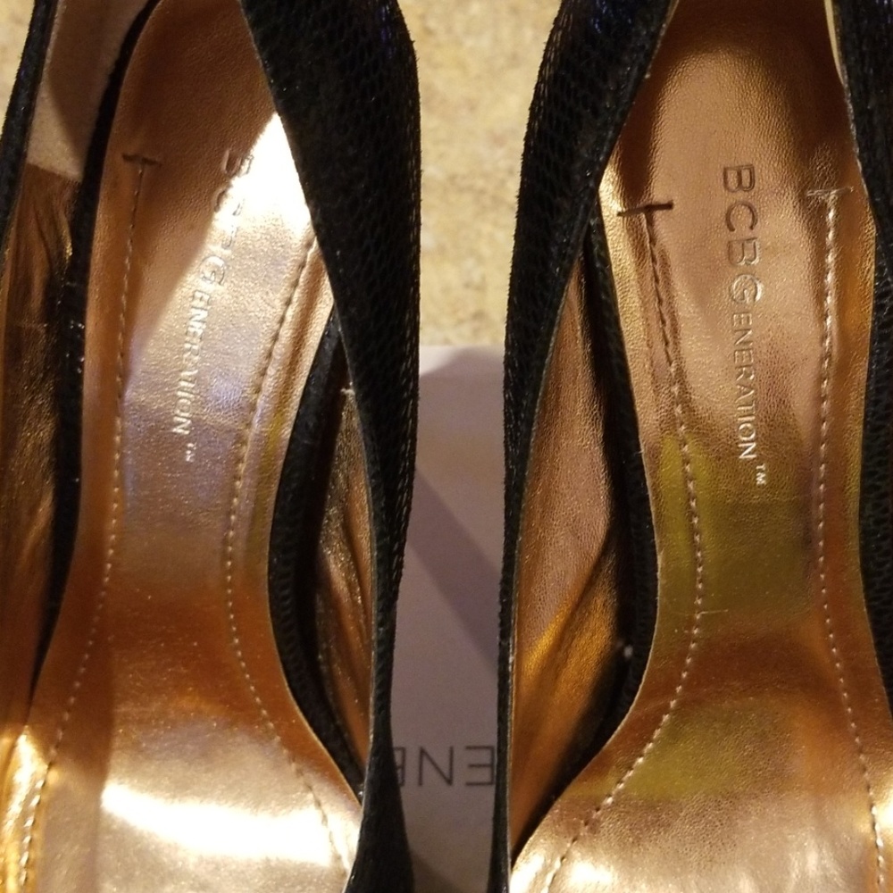 Shoe - Picture 3 of 7